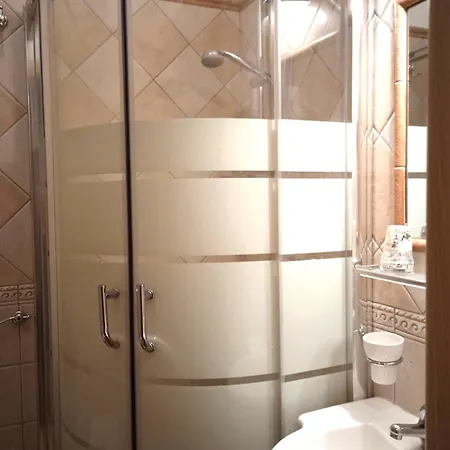 Moderno Hotel 3*