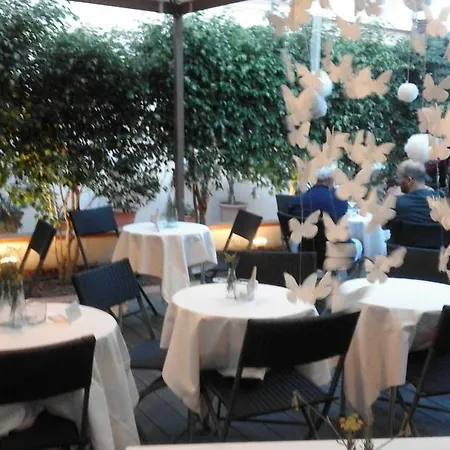 מלון Ristorante Moderno 3*